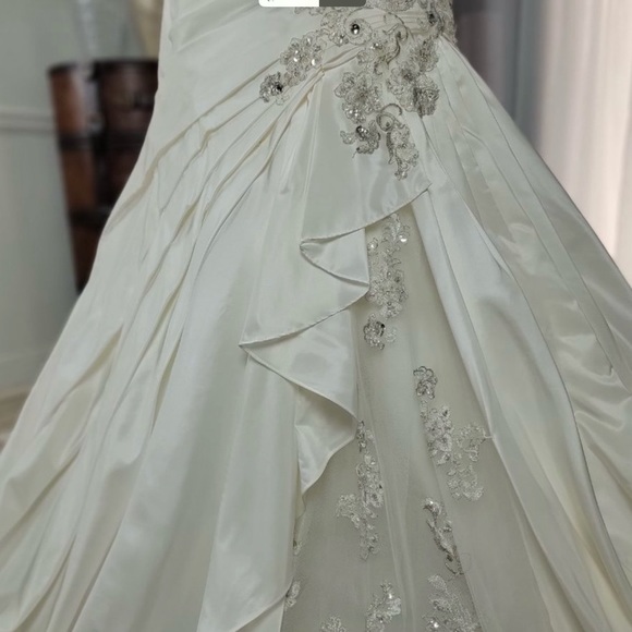 PRIVATE COLLECTION, WEDDING GROWN & BRIDAL CLASSIC VEIL, SIZE: 6, BRAND NEW - Picture 6 of 17